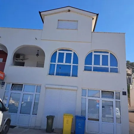 Apartment Ika *